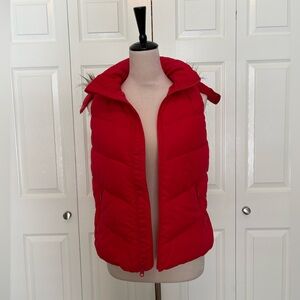 Gap puffer vest with removable faux fur lined hood. Size XS